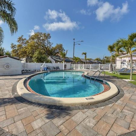 Located By The Beach 1 Bedroom With Parking And Pool Clearwater Exterior photo