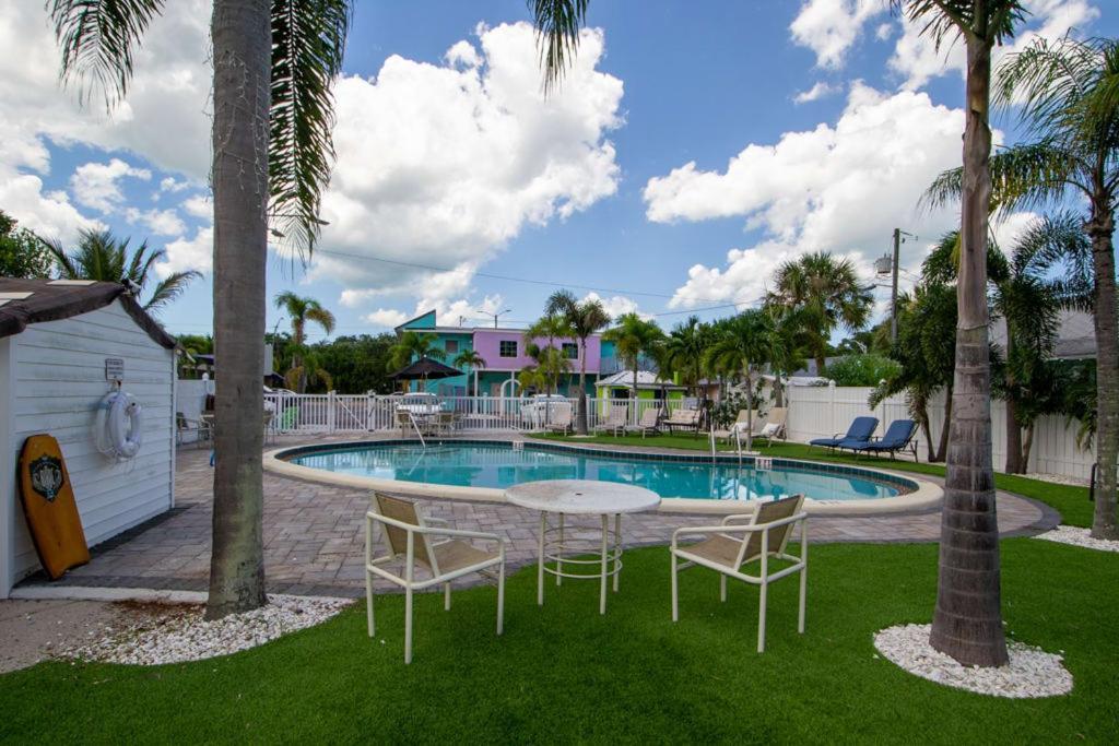 Located By The Beach 1 Bedroom With Parking And Pool Clearwater Exterior photo