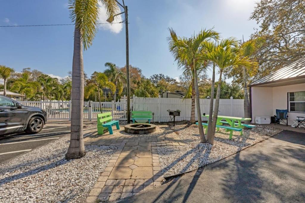 Located By The Beach 1 Bedroom With Parking And Pool Clearwater Exterior photo